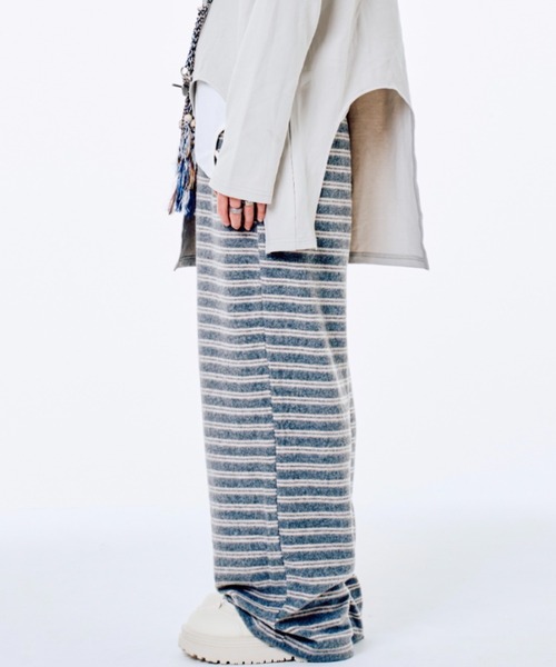 Never mind the XU / Chikashitsu+（ネバーマインド ザ エックスユー / チカシツプラス）の「【Nerd out XU】fleece stripe pants / 【ナードアウトエックスユー】フリースストライプイージーパンツ <着用動画あり>（スウェットパンツ・メンズ・ダークグレー/グレー・ONE SIZE）」の13枚目の写真