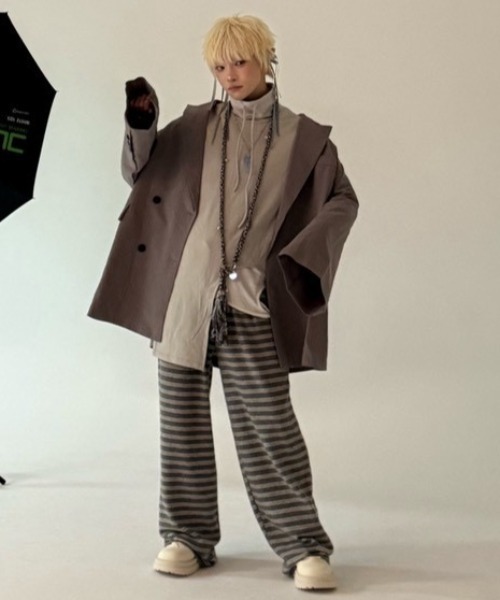 Never mind the XU / Chikashitsu+（ネバーマインド ザ エックスユー / チカシツプラス）の「【Nerd out XU】fleece stripe pants / 【ナードアウトエックスユー】フリースストライプイージーパンツ <着用動画あり>（スウェットパンツ・メンズ・ダークグレー/グレー・ONE SIZE）」の15枚目の写真