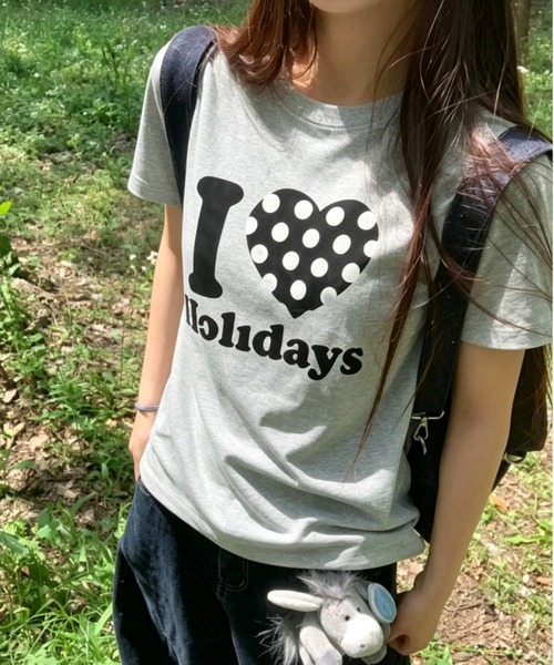 ViViDAY(ビビデー)の「I LOVE HOLIDAY ドットハート柄&英字ロゴ プリントショートtシャツ(Tシャツ/カットソー・レディース・オフホワイト/ブラック/ホワイト/ピンク/レッド/グレー/ネイビー/ライトブルー/ライトベージュ/グリーン・M)」の5枚目の写真