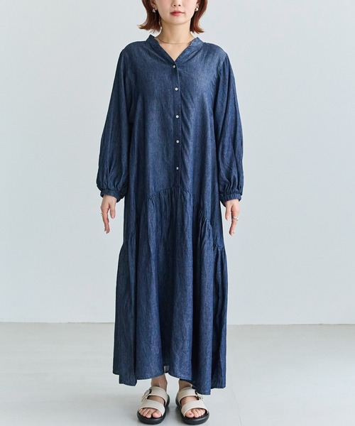 LAVEANGE(ラビアンジェ)の「シアーデニムギャザーワンピース|涼しく着られる、大人のデニムワンピ/軽やか/フレア/スキッパー/ロング丈/洗える/体型カバー(シャツワンピース・レディース・ネイビー・5L/4L/3L/LL/M)」の12枚目の写真