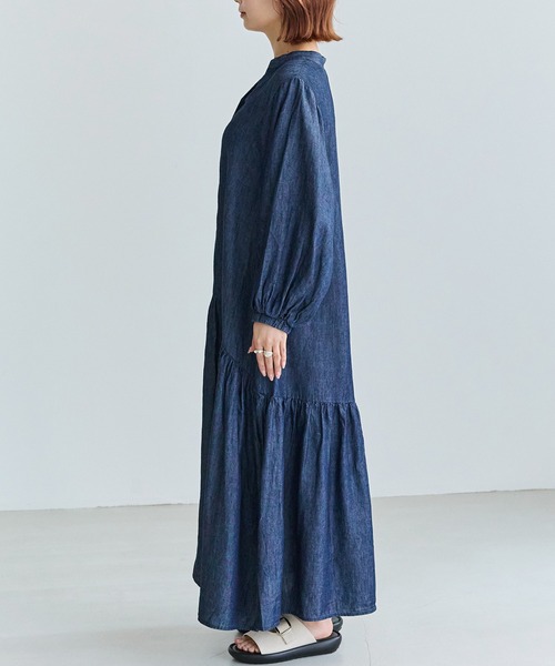 LAVEANGE(ラビアンジェ)の「シアーデニムギャザーワンピース|涼しく着られる、大人のデニムワンピ/軽やか/フレア/スキッパー/ロング丈/洗える/体型カバー(シャツワンピース・レディース・ネイビー・5L/4L/3L/LL/M)」の13枚目の写真