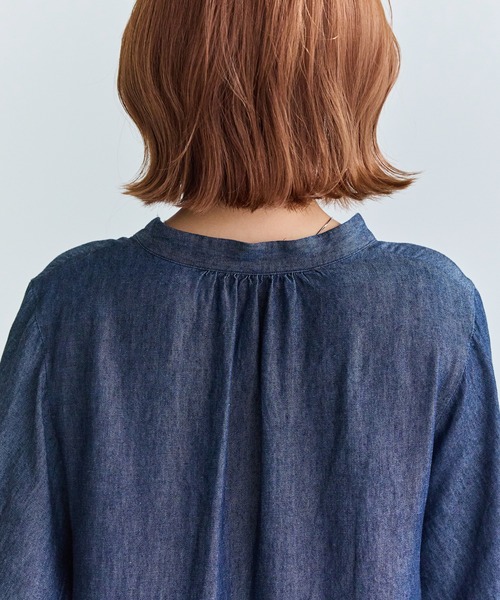 LAVEANGE(ラビアンジェ)の「シアーデニムギャザーワンピース|涼しく着られる、大人のデニムワンピ/軽やか/フレア/スキッパー/ロング丈/洗える/体型カバー(シャツワンピース・レディース・ネイビー・5L/4L/3L/LL/M)」の19枚目の写真