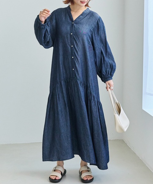 LAVEANGE(ラビアンジェ)の「シアーデニムギャザーワンピース|涼しく着られる、大人のデニムワンピ/軽やか/フレア/スキッパー/ロング丈/洗える/体型カバー(シャツワンピース・レディース・ネイビー・5L/4L/3L/LL/M)」の3枚目の写真