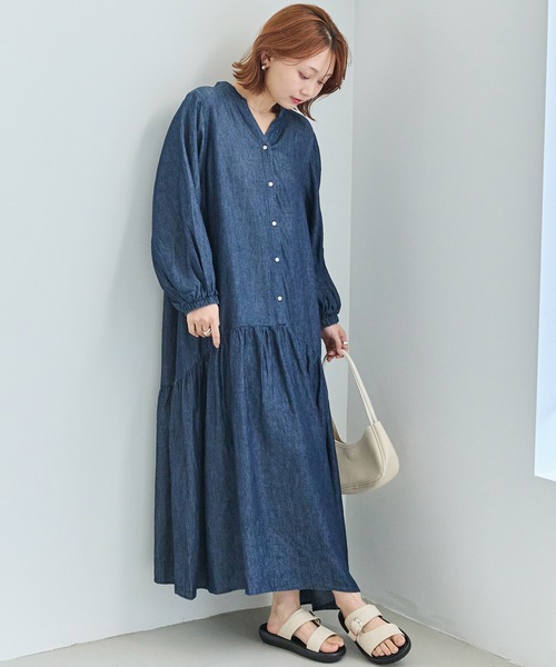 LAVEANGE(ラビアンジェ)の「シアーデニムギャザーワンピース|涼しく着られる、大人のデニムワンピ/軽やか/フレア/スキッパー/ロング丈/洗える/体型カバー(シャツワンピース・レディース・ネイビー・5L/4L/3L/LL/M)」の5枚目の写真