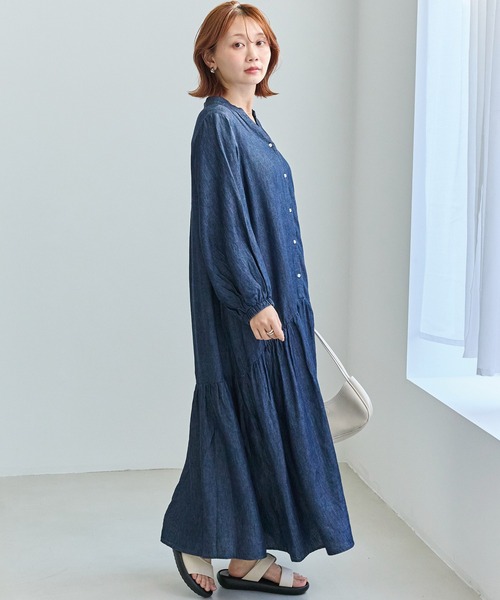LAVEANGE(ラビアンジェ)の「シアーデニムギャザーワンピース|涼しく着られる、大人のデニムワンピ/軽やか/フレア/スキッパー/ロング丈/洗える/体型カバー(シャツワンピース・レディース・ネイビー・5L/4L/3L/LL/M)」の6枚目の写真