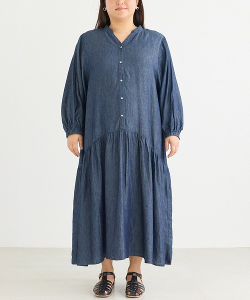 LAVEANGE(ラビアンジェ)の「シアーデニムギャザーワンピース|涼しく着られる、大人のデニムワンピ/軽やか/フレア/スキッパー/ロング丈/洗える/体型カバー(シャツワンピース・レディース・ネイビー・5L/4L/3L/LL/M)」の15枚目の写真