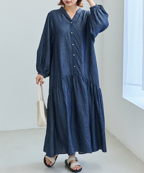 LAVEANGE(ラビアンジェ)の「シアーデニムギャザーワンピース|涼しく着られる、大人のデニムワンピ/軽やか/フレア/スキッパー/ロング丈/洗える/体型カバー(シャツワンピース・レディース・ネイビー・5L/4L/3L/LL/M)」の2枚目の写真