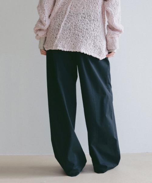 ETRE TOKYO(エトレトウキョウ)の「ボンディングタックパンツ(その他パンツ・レディース・ネイビー/ベージュ・M/S)」の8枚目の写真