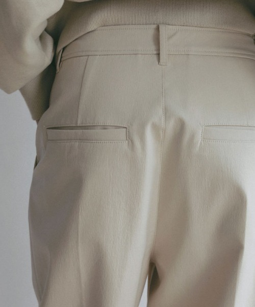 ETRE TOKYO(エトレトウキョウ)の「ボンディングタックパンツ(その他パンツ・レディース・ネイビー/ベージュ・M/S)」の16枚目の写真