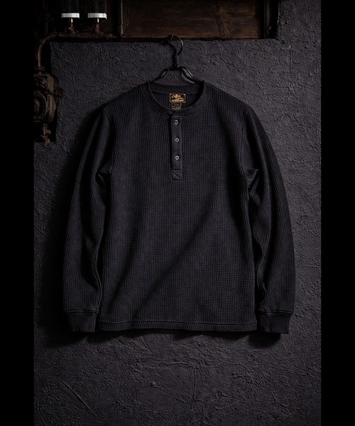 Coffee & Cigarettes（コーヒーアンドシガレッツ）の「2D53 HERITAGE WAFFLE ヘンリーネック ワッフルロングスリーブTEE（Tシャツ/カットソー・メンズ・ホワイト/ブラック・M）」の2枚目の写真