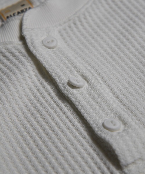 Coffee & Cigarettes（コーヒーアンドシガレッツ）の「2D53 HERITAGE WAFFLE ヘンリーネック ワッフルロングスリーブTEE（Tシャツ/カットソー・メンズ・ホワイト/ブラック・M）」の9枚目の写真