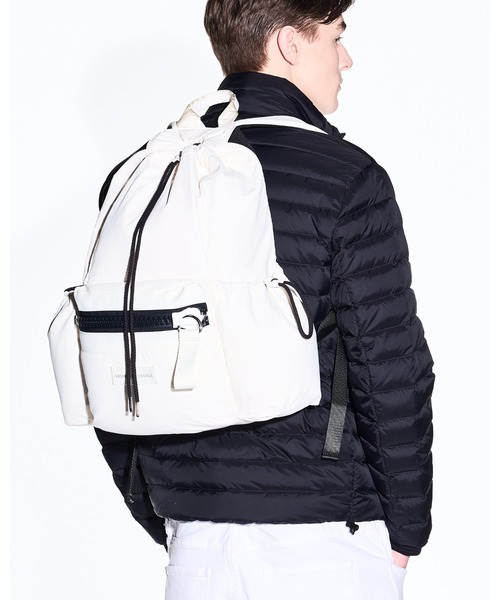 ARMANI EXCHANGE（アルマーニエクスチェンジ）の「【A|X アルマーニ エクスチェンジ】WE AXロゴ オーバーサイズジップ バックパック（バックパック/リュック・メンズ・ホワイト・FREE）」の3枚目の写真