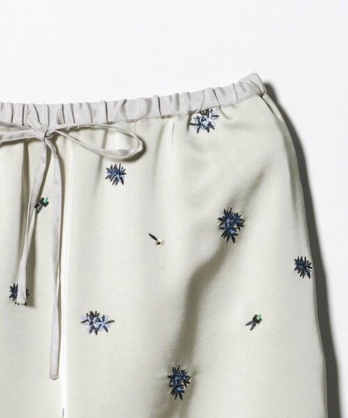 BEAUTY&YOUTH UNITED ARROWS（ビューティーアンドユースユナイテッドアローズ）の「フラワー エンブロイダリー ドローストリング スカート ウォッシャブル（スカート・レディース・ライトグレー/ブラック・S/M）」の6枚目の写真