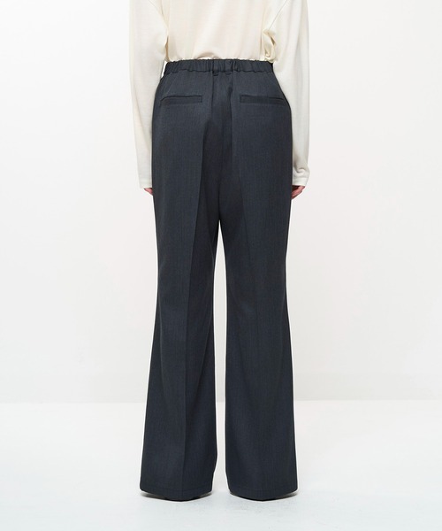 Juha（ユハ）の「FLUID FLARE PANTS（スラックス・メンズ・ブラウン/グレー/ブラック・4/3/2）」の13枚目の写真