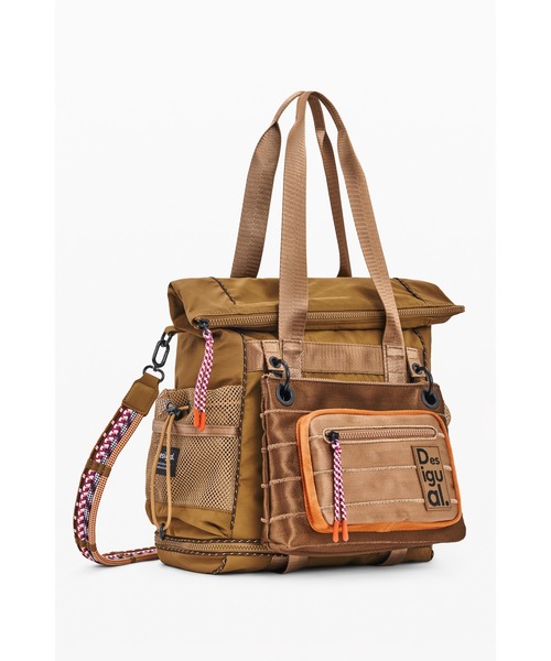 Desigual(デシグアル)の「キャラメル×オレンジロゴ ナイロン大容量トートバックパック(バックパック/リュック・レディース・レッド・FREE)」の12枚目の写真
