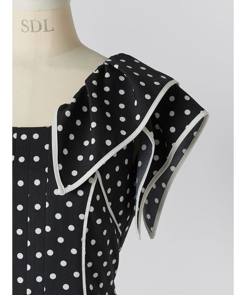 SNIDEL（スナイデル）の「【WEB限定00サイズあり】ラッフルカラープリントワンピース（ワンピース・レディース・ブラック/アイボリー/ネイビー・1/0/00）」の8枚目の写真