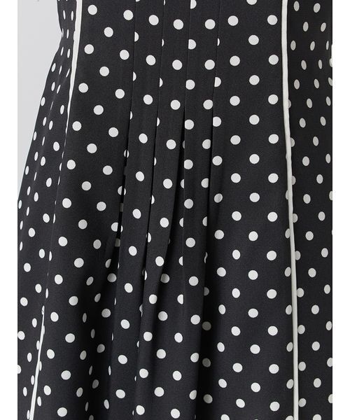 SNIDEL（スナイデル）の「【WEB限定00サイズあり】ラッフルカラープリントワンピース（ワンピース・レディース・ブラック/アイボリー/ネイビー・1/0/00）」の12枚目の写真