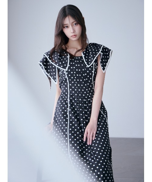 SNIDEL（スナイデル）の「【WEB限定00サイズあり】ラッフルカラープリントワンピース（ワンピース・レディース・ブラック/アイボリー/ネイビー・1/0/00）」の3枚目の写真