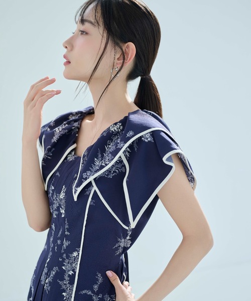 SNIDEL（スナイデル）の「【WEB限定00サイズあり】ラッフルカラープリントワンピース（ワンピース・レディース・ブラック/アイボリー/ネイビー・1/0/00）」の16枚目の写真