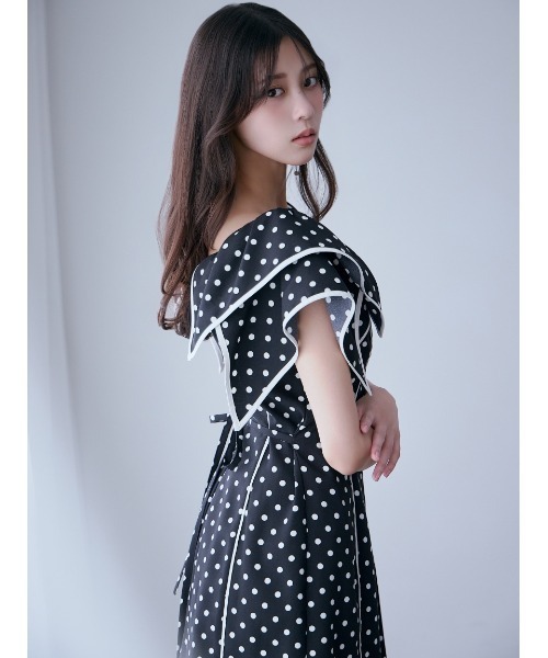 SNIDEL（スナイデル）の「【WEB限定00サイズあり】ラッフルカラープリントワンピース（ワンピース・レディース・ブラック/アイボリー/ネイビー・1/0/00）」の19枚目の写真