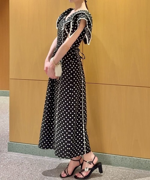 SNIDEL(スナイデル)の「【WEB限定00サイズあり】ラッフルカラープリントワンピース(ワンピース・レディース・ブラック/アイボリー/ネイビー・1/0/00)」の22枚目の写真