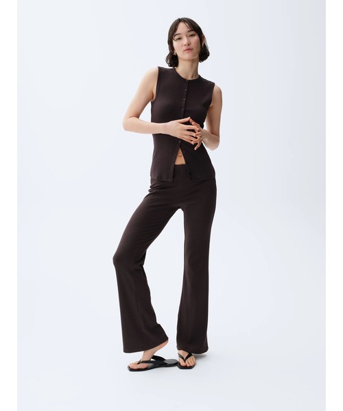 GAP（ギャップ）の「モダン ワイド リブ フロントボタン トップス（ベスト・レディース・ブラウン/ブラック・XS/S/M/L/XL/XXS）」の11枚目の写真