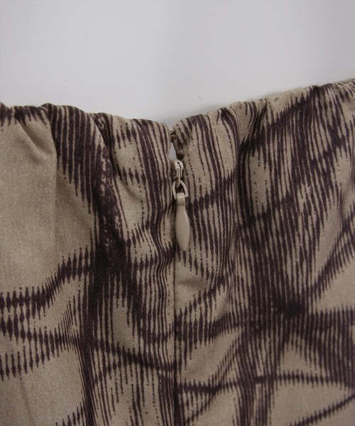 clear（クリア）の「チョーカー付きアシンメトリーエスニック柄キャミワンピース［骨格ウェーブ/華奢見え/フレアシルエット/フェミニン］（ワンピース・レディース・ベージュ/ブラック・F/PF）」の12枚目の写真