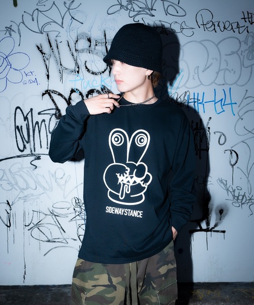 En serio TOKYO（エンソリオトーキョー）の「【SIDEWAYSTANCE】チョキモンスター長袖Tシャツ 70536（Tシャツ/カットソー・メンズ・ブラック/ホワイト・SMALL/MEDIUM/LARGE/X-LARGE）」の2枚目の写真