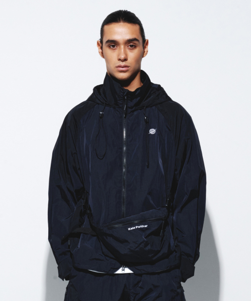 KALAPATTHAR(カラパタール)の「Light Weight Holographic Detachable Windbreaker - BLACK(ナイロンジャケット・メンズ・その他・MEDIUM/LARGE)」の1枚目の写真