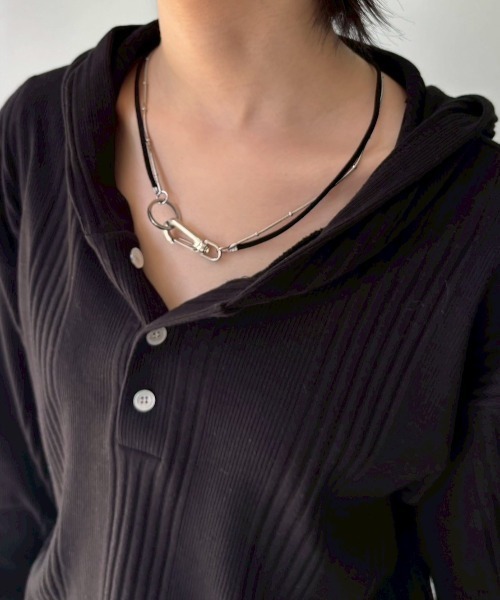 Never mind the XU / Chikashitsu+(ネバーマインド ザ エックスユー / チカシツプラス)の「【nmtc+】leather code necklace / 【エヌエムティーシープラス】フェイクレザーコードネックレス(ネックレス・メンズ・シルバー・ONE SIZE)」の4枚目の写真