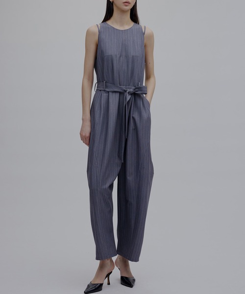 Ameri(アメリ)の「COLOR PINSTRIPE CURVY ROMPERS(つなぎ/オールインワン・レディース・ブラック/グレー・MEDIUM/SMALL)」の2枚目の写真
