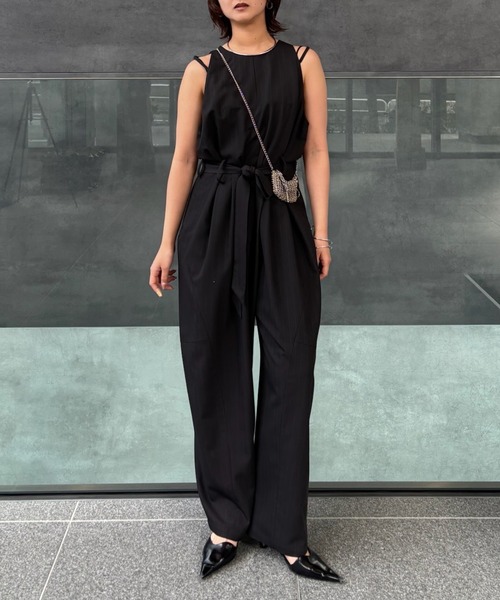 Ameri(アメリ)の「COLOR PINSTRIPE CURVY ROMPERS(つなぎ/オールインワン・レディース・ブラック/グレー・MEDIUM/SMALL)」の1枚目の写真