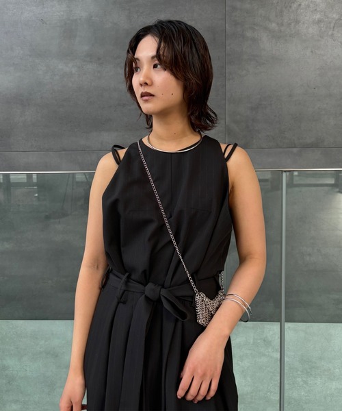 Ameri(アメリ)の「COLOR PINSTRIPE CURVY ROMPERS(つなぎ/オールインワン・レディース・ブラック/グレー・MEDIUM/SMALL)」の18枚目の写真