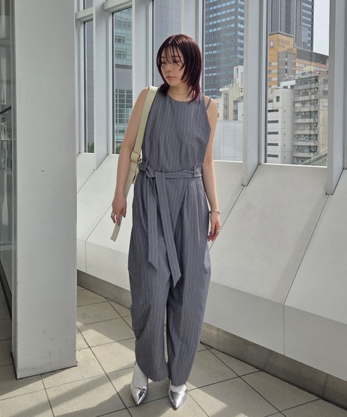 Ameri(アメリ)の「COLOR PINSTRIPE CURVY ROMPERS(つなぎ/オールインワン・レディース・ブラック/グレー・MEDIUM/SMALL)」の16枚目の写真
