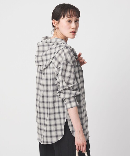 green label relaxing（グリーンレーベルリラクシング）の「【WEB限定】＜at ease＞フード チェック シャツ（シャツ/ブラウス・レディース・ライトブルー/グレー・FREE）」の7枚目の写真