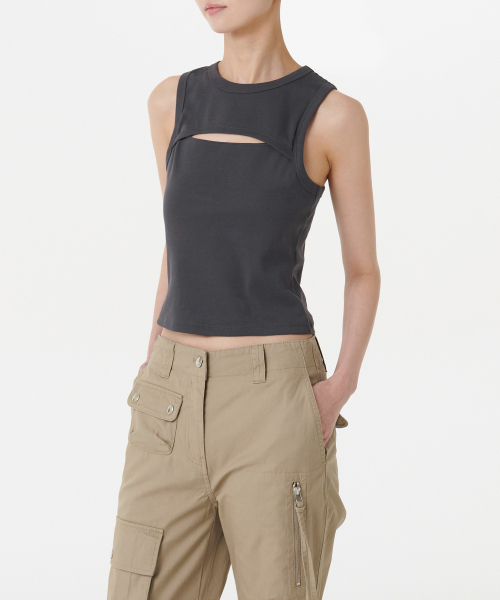 MUSINSA STANDARD WOMAN（ムシンサスタンダードウーマン）の「ウィメンズフロントカットアウトタンクトップ[ダークグレー]（Tシャツ/カットソー・レディース・その他・LARGE/MEDIUM/SMALL）」の2枚目の写真