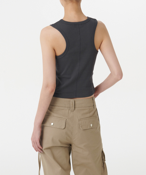 MUSINSA STANDARD WOMAN（ムシンサスタンダードウーマン）の「ウィメンズフロントカットアウトタンクトップ[ダークグレー]（Tシャツ/カットソー・レディース・その他・LARGE/MEDIUM/SMALL）」の3枚目の写真