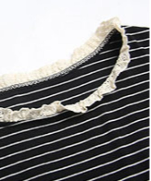 &soiree(アンドソワレ)の「2WAYボーダー柄レースレイヤード半袖トップス(Tシャツ/カットソー・レディース・ブラック・SMALL/MEDIUM)」の2枚目の写真
