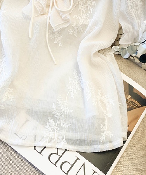 LUCPY(ラクピー)の「フリルリボンシアーレースブラウス(シャツ/ブラウス・レディース・ホワイト・X-LARGE/LARGE/MEDIUM/SMALL)」の3枚目の写真