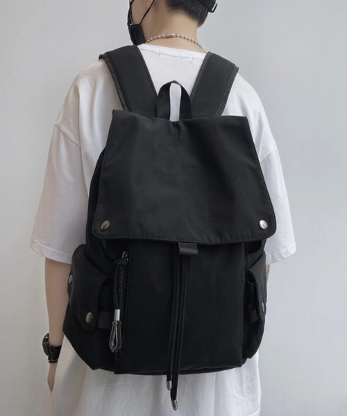 WYZ wear(ダブリューワイジィーウェア)の「大容量フラップナイロンリュックサック/通勤通学/バックパック/ユニセックス(バックパック/リュック・メンズ・ブラック/アイボリー・FREE)」の1枚目の写真