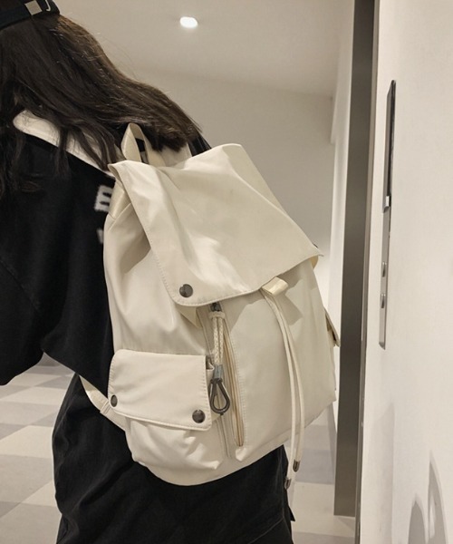 WYZ wear(ダブリューワイジィーウェア)の「大容量フラップナイロンリュックサック/通勤通学/バックパック/ユニセックス(バックパック/リュック・メンズ・ブラック/アイボリー・FREE)」の16枚目の写真