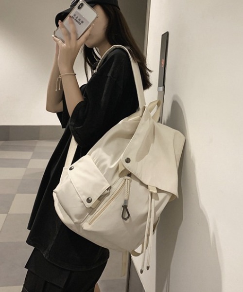 WYZ wear(ダブリューワイジィーウェア)の「大容量フラップナイロンリュックサック/通勤通学/バックパック/ユニセックス(バックパック/リュック・メンズ・ブラック/アイボリー・FREE)」の17枚目の写真