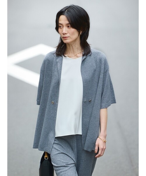 qualite（カリテ）の「【接触冷感・セットアップ対応】レーヨンストレッチニットジャケット　夏服　オフィスカジュアル　きれいめ　羽織り（テーラードジャケット・レディース・グレー系その他2/ダークベージュ・フリー）」の3枚目の写真