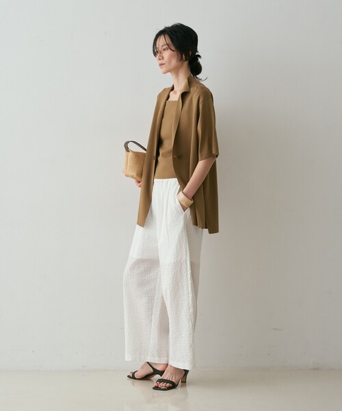 qualite（カリテ）の「【接触冷感・セットアップ対応】レーヨンストレッチニットジャケット　夏服　オフィスカジュアル　きれいめ　羽織り（テーラードジャケット・レディース・グレー系その他2/ダークベージュ・フリー）」の7枚目の写真