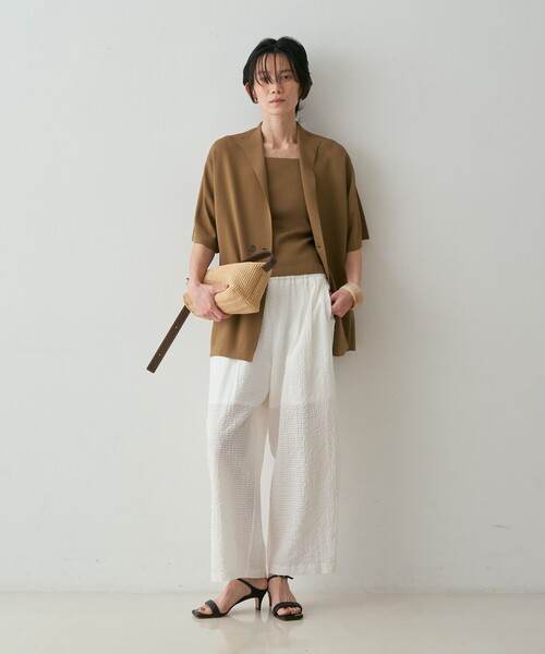qualite（カリテ）の「【接触冷感・セットアップ対応】レーヨンストレッチニットジャケット　夏服　オフィスカジュアル　きれいめ　羽織り（テーラードジャケット・レディース・グレー系その他2/ダークベージュ・フリー）」の8枚目の写真