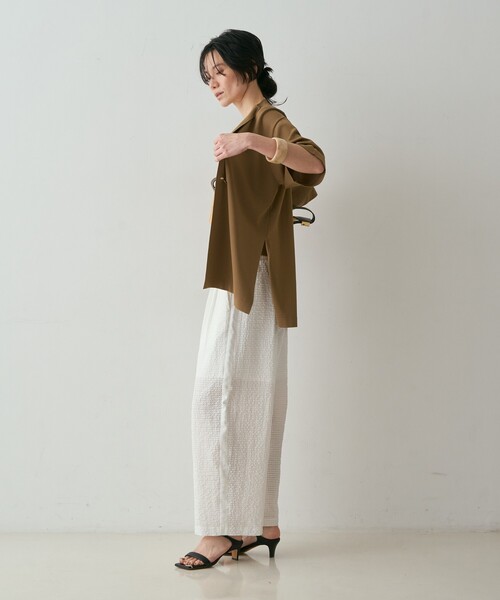 qualite（カリテ）の「【接触冷感・セットアップ対応】レーヨンストレッチニットジャケット　夏服　オフィスカジュアル　きれいめ　羽織り（テーラードジャケット・レディース・グレー系その他2/ダークベージュ・フリー）」の9枚目の写真