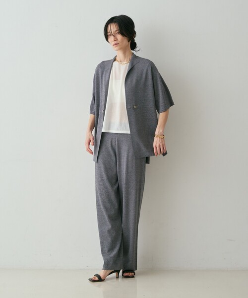 qualite（カリテ）の「【接触冷感・セットアップ対応】レーヨンストレッチニットジャケット　夏服　オフィスカジュアル　きれいめ　羽織り（テーラードジャケット・レディース・グレー系その他2/ダークベージュ・フリー）」の12枚目の写真