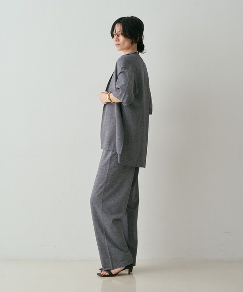 qualite（カリテ）の「【接触冷感・セットアップ対応】レーヨンストレッチニットジャケット　夏服　オフィスカジュアル　きれいめ　羽織り（テーラードジャケット・レディース・グレー系その他2/ダークベージュ・フリー）」の13枚目の写真