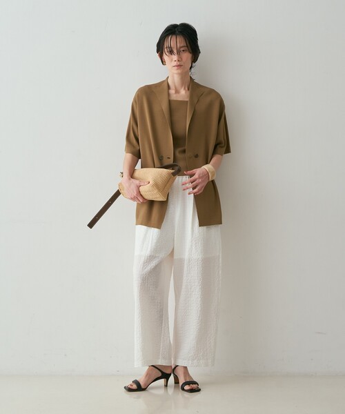 qualite（カリテ）の「【接触冷感・セットアップ対応】レーヨンストレッチニットジャケット　夏服　オフィスカジュアル　きれいめ　羽織り（テーラードジャケット・レディース・グレー系その他2/ダークベージュ・フリー）」の14枚目の写真