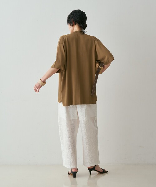 qualite（カリテ）の「【接触冷感・セットアップ対応】レーヨンストレッチニットジャケット　夏服　オフィスカジュアル　きれいめ　羽織り（テーラードジャケット・レディース・グレー系その他2/ダークベージュ・フリー）」の16枚目の写真